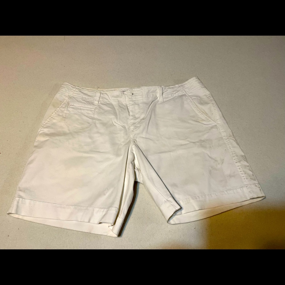 Old Navy white shorts